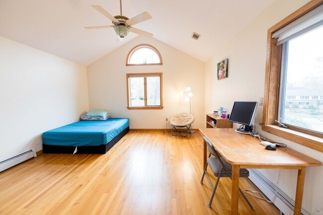 Building Photo - 18 Clifford Ave