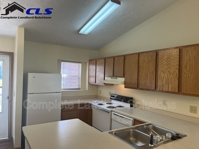 Building Photo - 550 College Ave