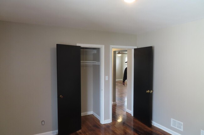 Building Photo - 1121 Fairwood Ave