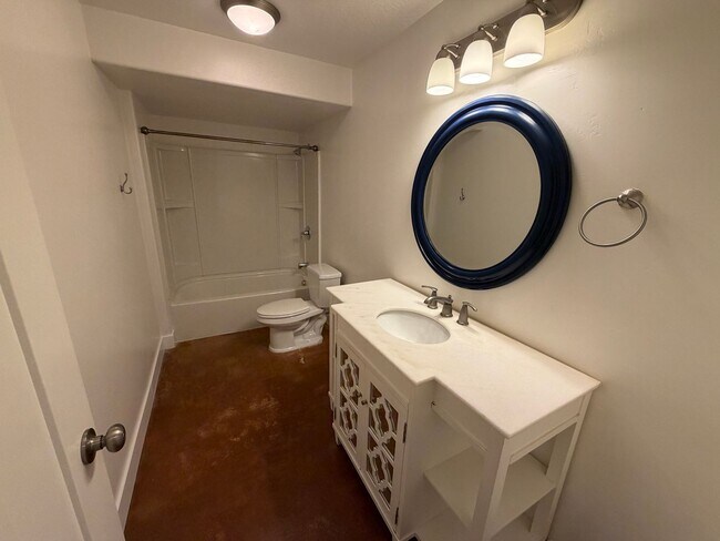 Building Photo - Spacious 6-Bedroom Home for Rent in Lehi