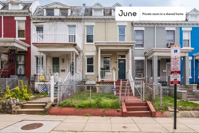 Building Photo - Room in Shared 5 bed/2 bath home in Columbia Heights