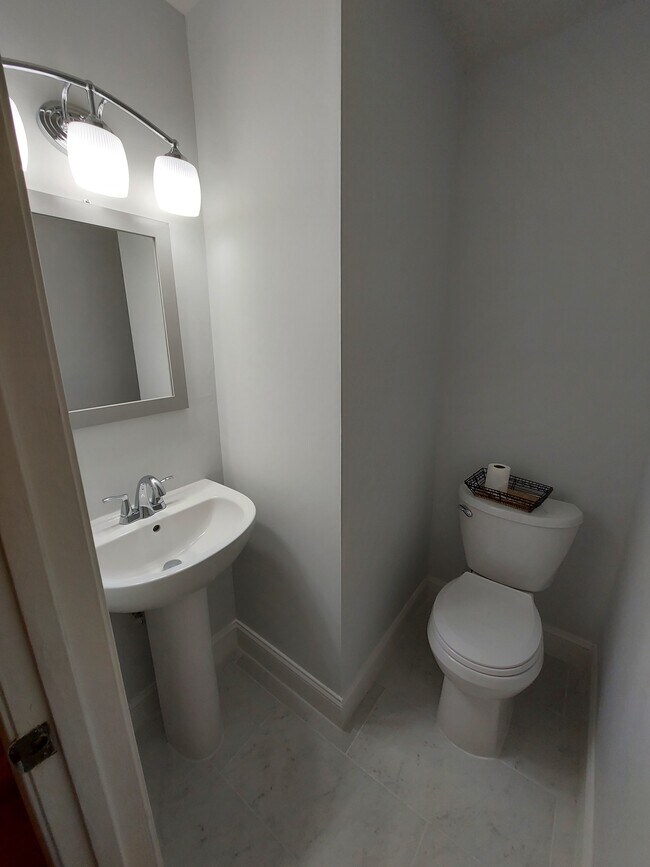 Building Photo - 4073 Silver Park Ter