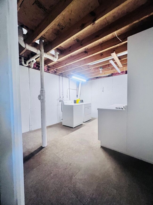 Building Photo - Perfect Nestled Condo Call Now!