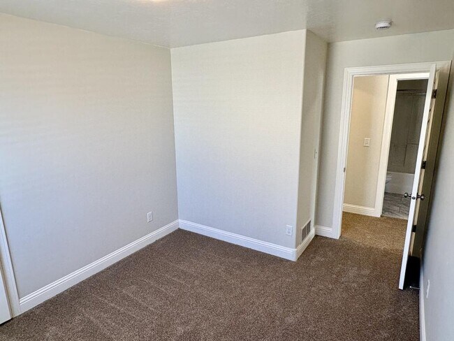 Building Photo - 2175 Roy Dr