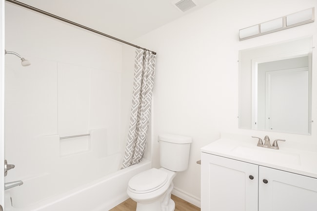 Building Photo - 16549 Mossdale Ave