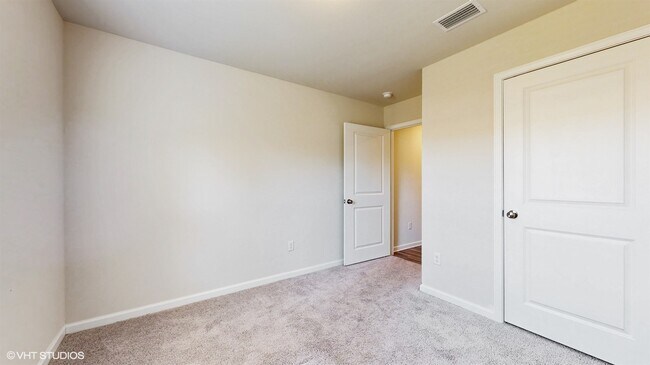 Building Photo - 400 Whispering Creek Ave