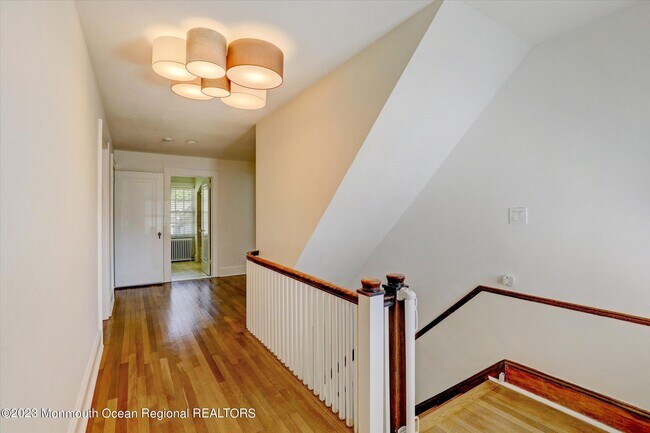 Building Photo - 570 N Edgemere Dr