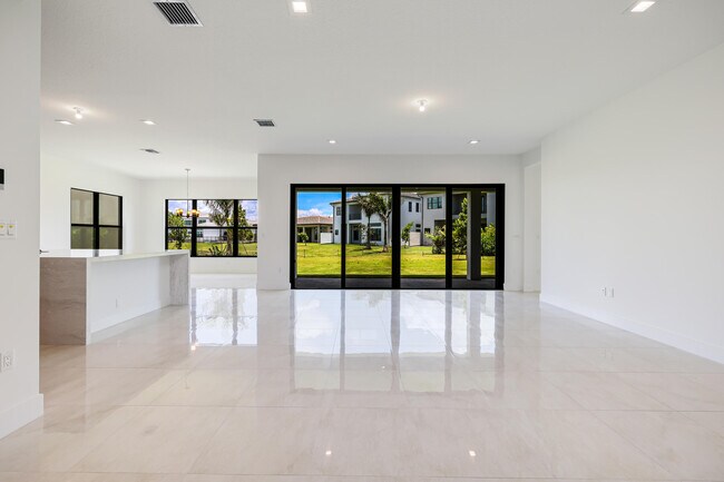 Building Photo - 9451 Riverside Pk Dr