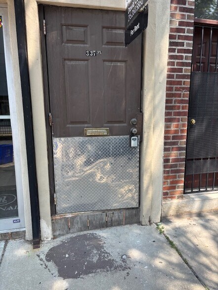 Building Photo - 337 W Girard Ave