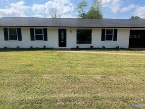 Building Photo - 2211 Penhall Dr NE