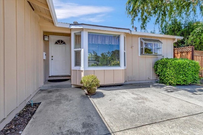 Building Photo - Available for July 1st Move In