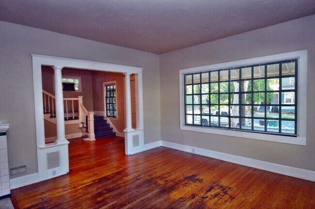 Building Photo - 642 W 3rd St