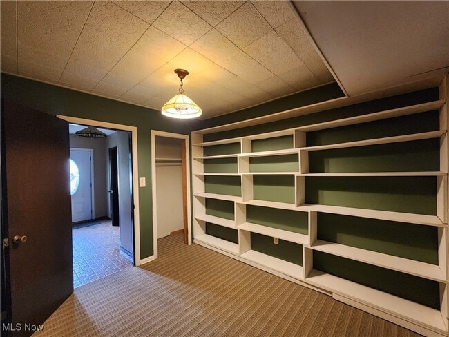 Building Photo - 3032 Englewood Dr