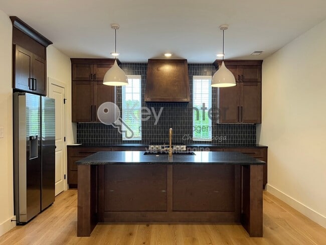 Building Photo - 1064 Amelia Ct