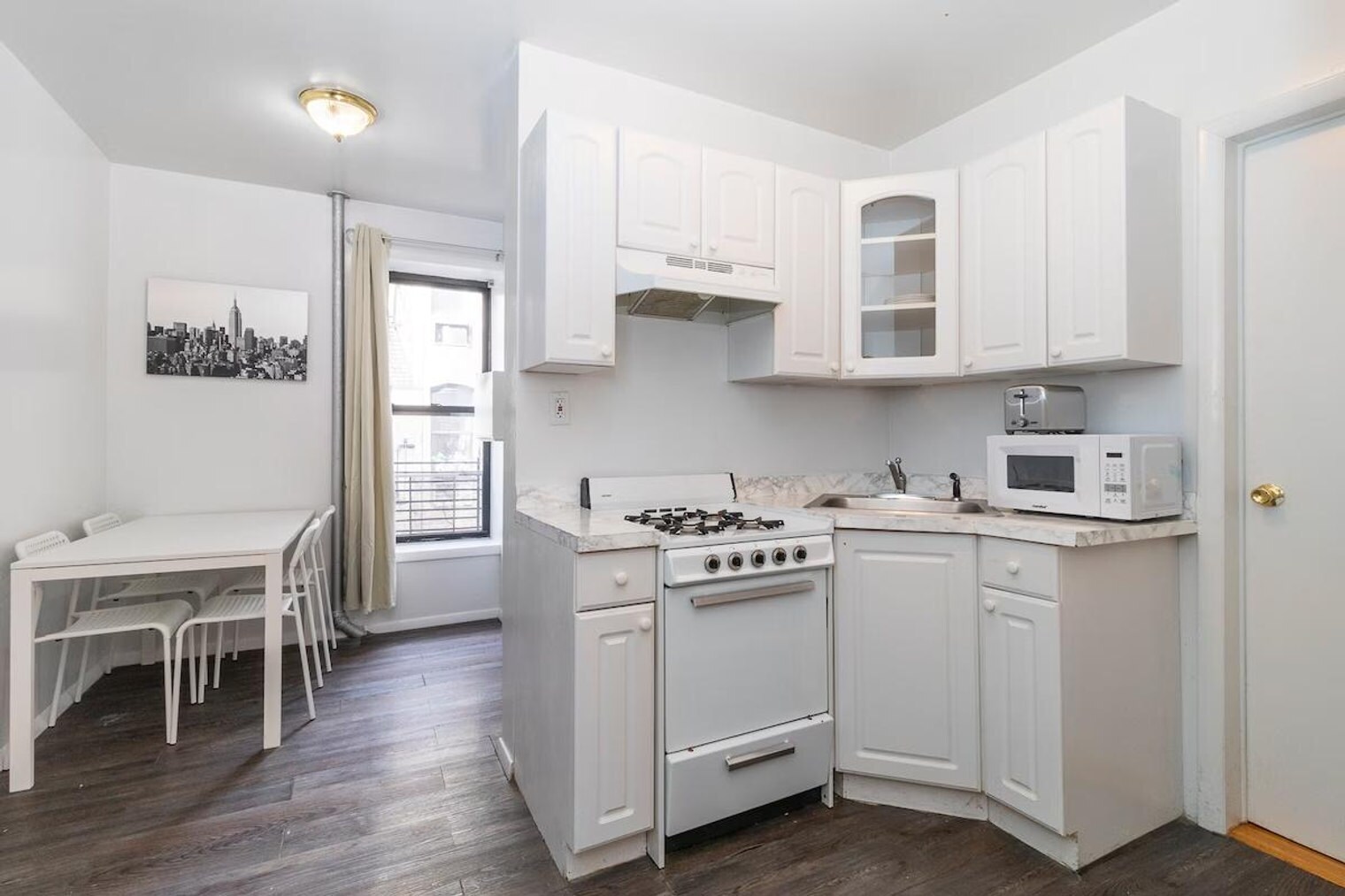 Building Photo - 247 E 94th St