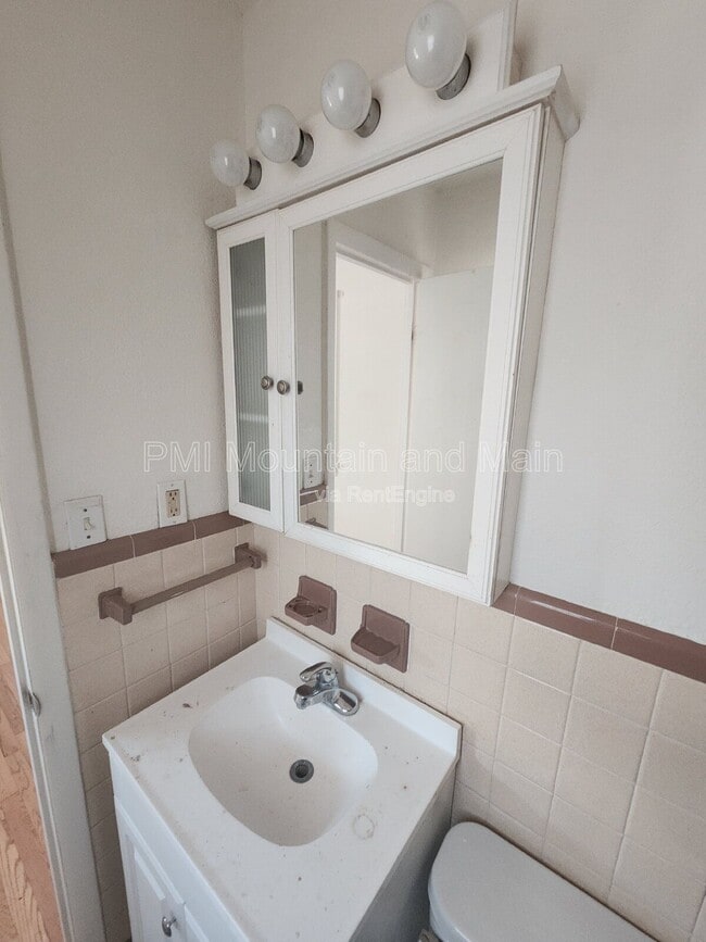 Building Photo - 52 Blake Dr