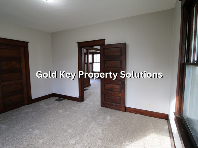 Building Photo - Huge 2 BR 1 BA with Garage and Covered Porch (NO SECTION 8)