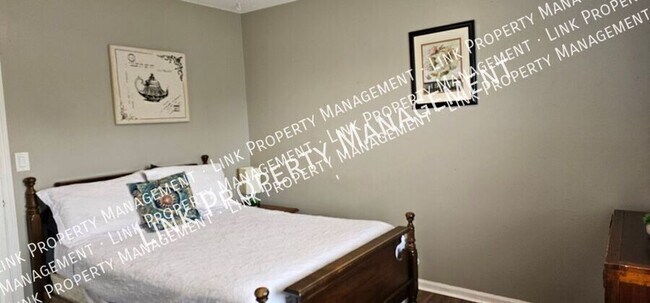 Building Photo - 2433 Meade Cir