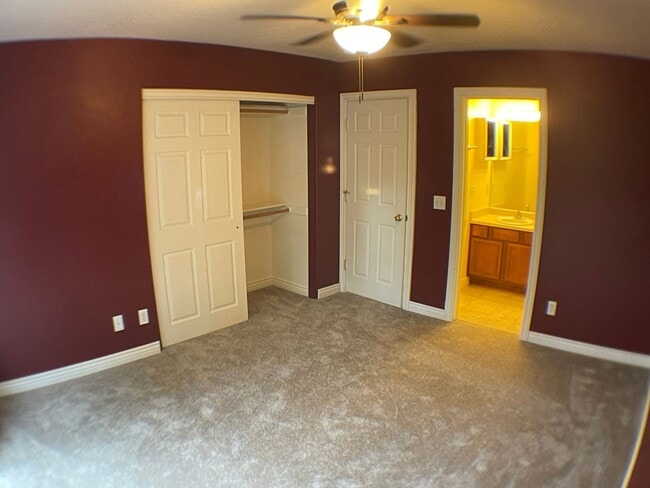 Building Photo - Townhouse in University heights COMING SOON!