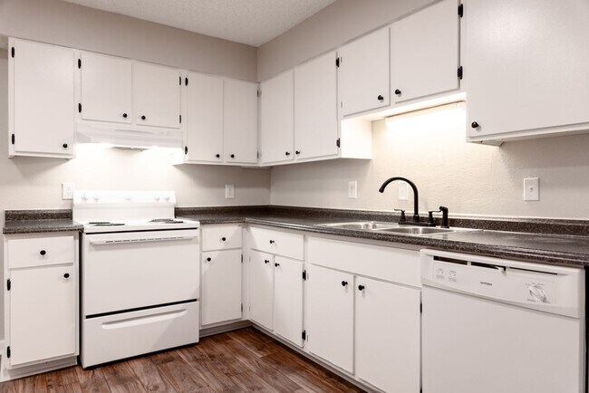 Building Photo - The Spruce - 1-Bedroom at Autumn Ridge Apa...