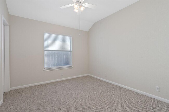Building Photo - 521 Manchester Ln