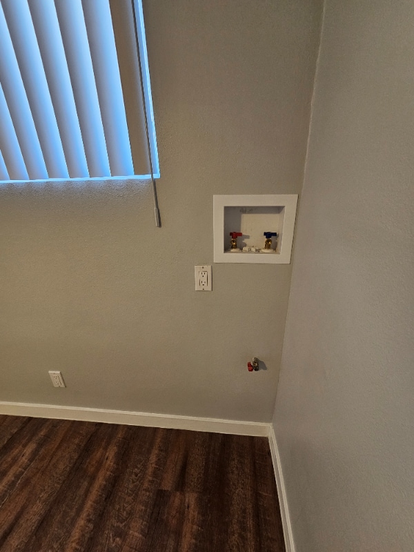 Building Photo - 1533 W 84th St