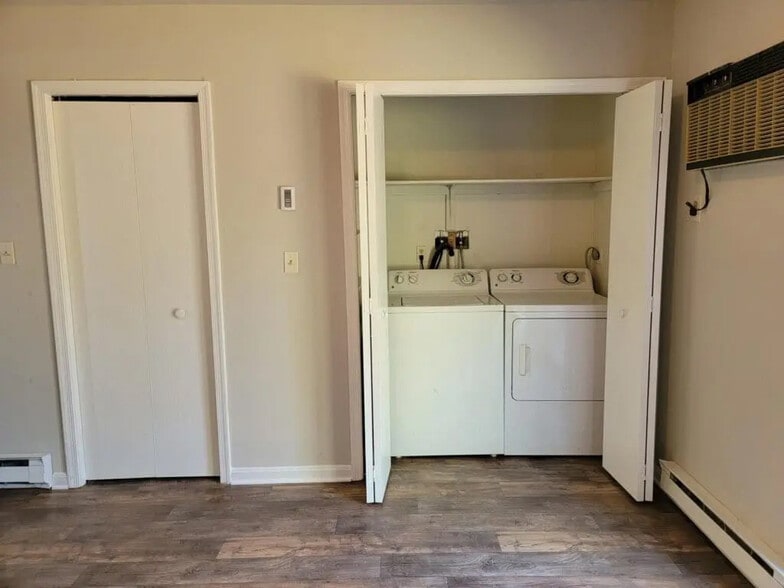 Building Photo - 694 S Cedar St