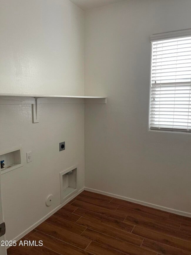 Building Photo - 1397 E Arrowhead Trail