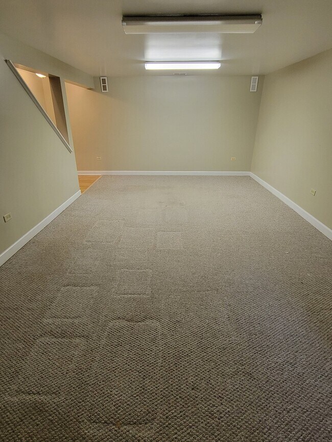 Building Photo - 2116 Rugen Rd