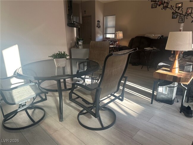 Building Photo - 820 Bergamont Dr