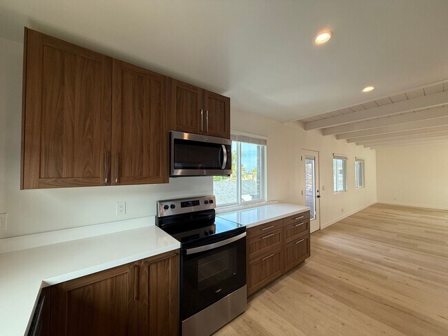 Building Photo - Bright 3BD/2BA Home in Encinitas with Natural Light, In-Unit Laundry & Easy Freeway Access