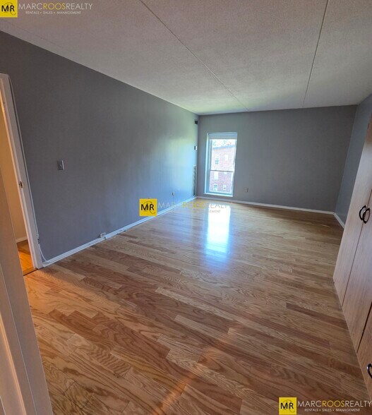 Building Photo - 50 Broadlawn Park