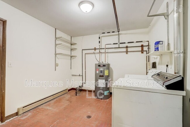 Building Photo - 416 S Bird St