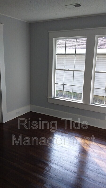 Building Photo - 1141 15th Pl SW