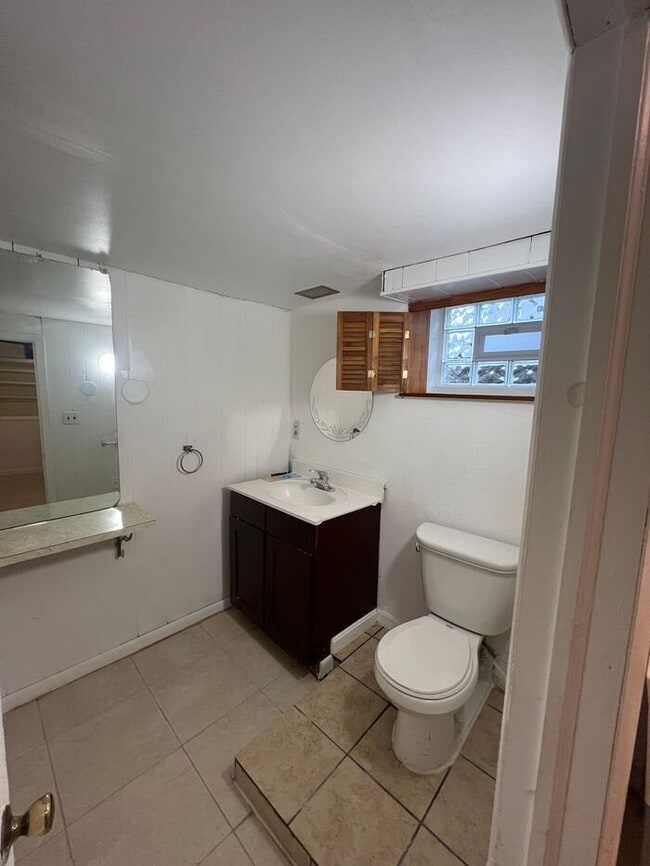 Building Photo - 2500 Linwood Rd