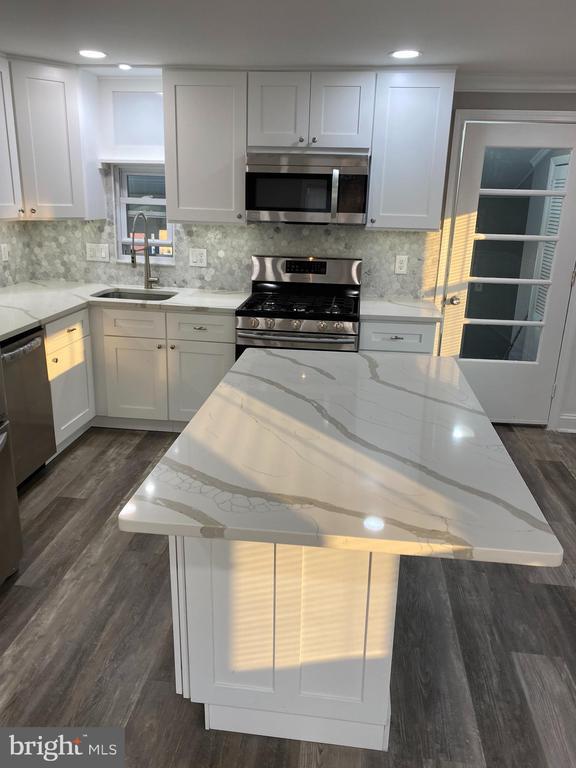 Building Photo - 404 Abbott Rd