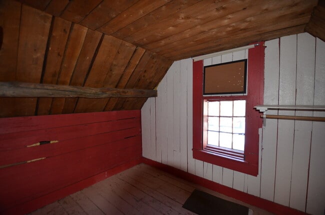 Building Photo - Historic Home, Downtown Breck! Pets negotiable!
