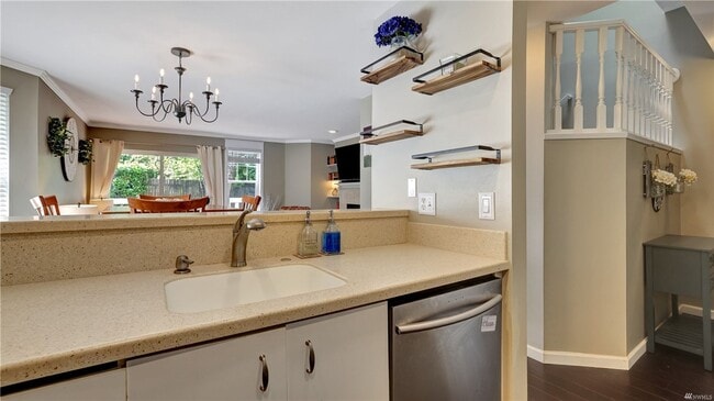 Building Photo - 2bd/2.5ba Kenmore Townhome