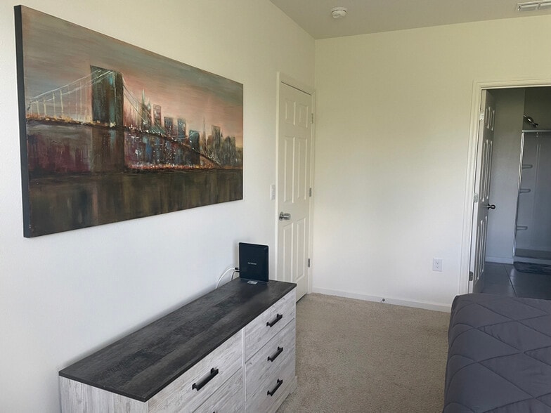 Building Photo - 3115 Marshall Dr