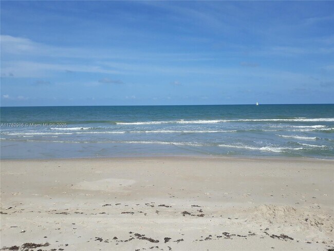 Building Photo - 3880 N Hwy A1A