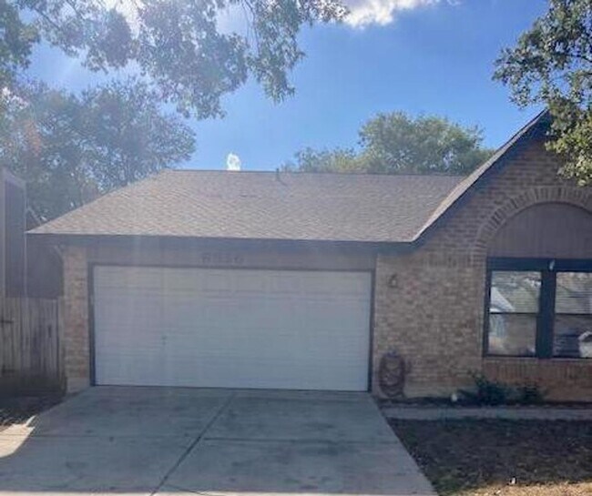Building Photo - Spacious open concept ranch - pets allowed