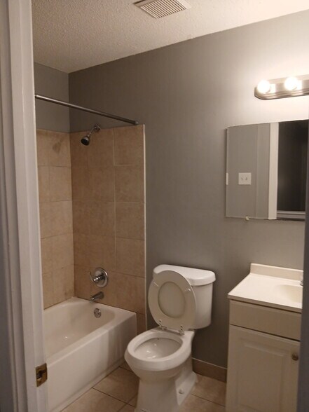 Building Photo - 2814 Los Gatos Ct