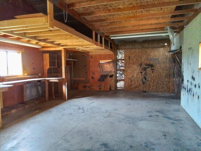 Building Photo - Single family home w / elbow room in Bozeman
