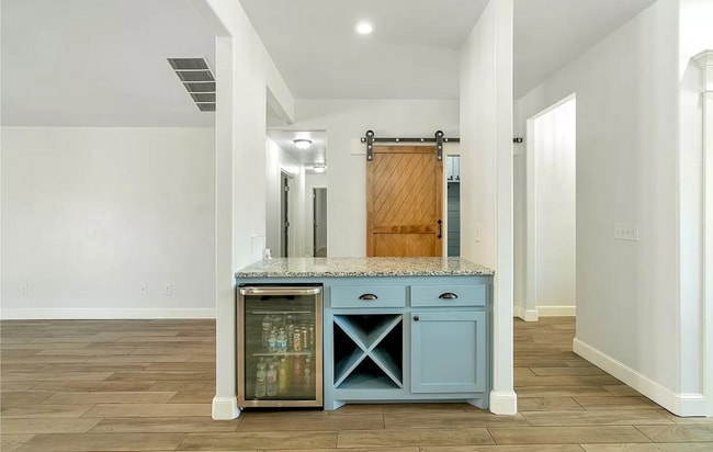 Building Photo - Stunning 3BD/2.5BTH Home in Mustang