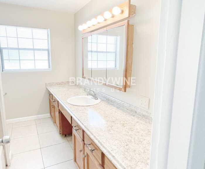 Building Photo - 2255 Tegner Dr