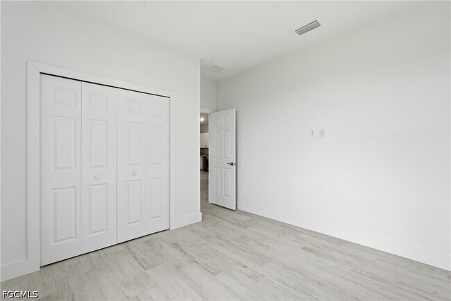 Building Photo - 2210 NW 9th Ave