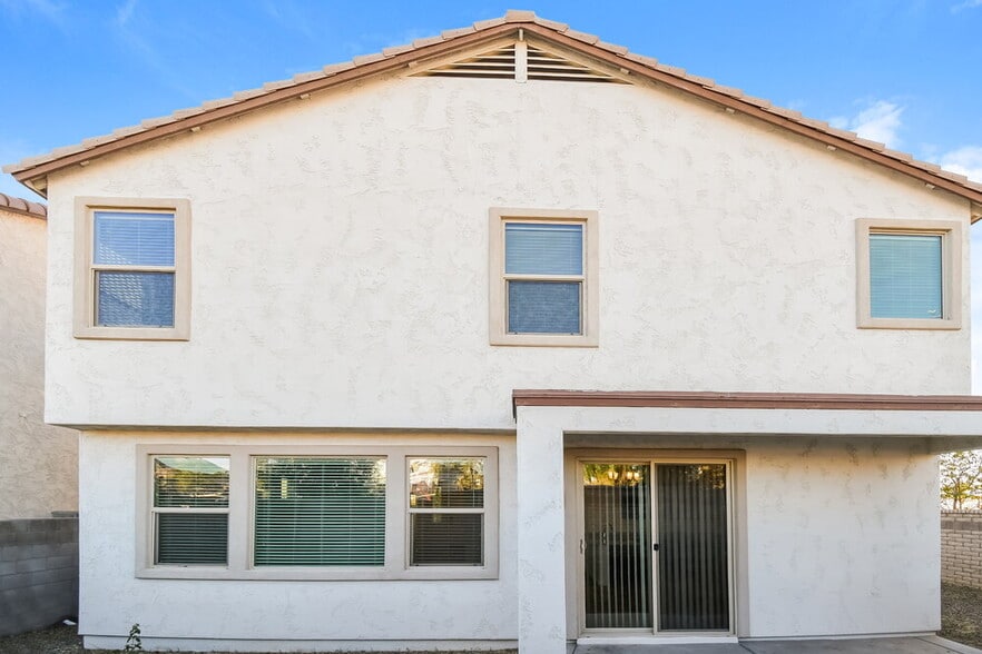 Building Photo - 1951 N 55th Pl