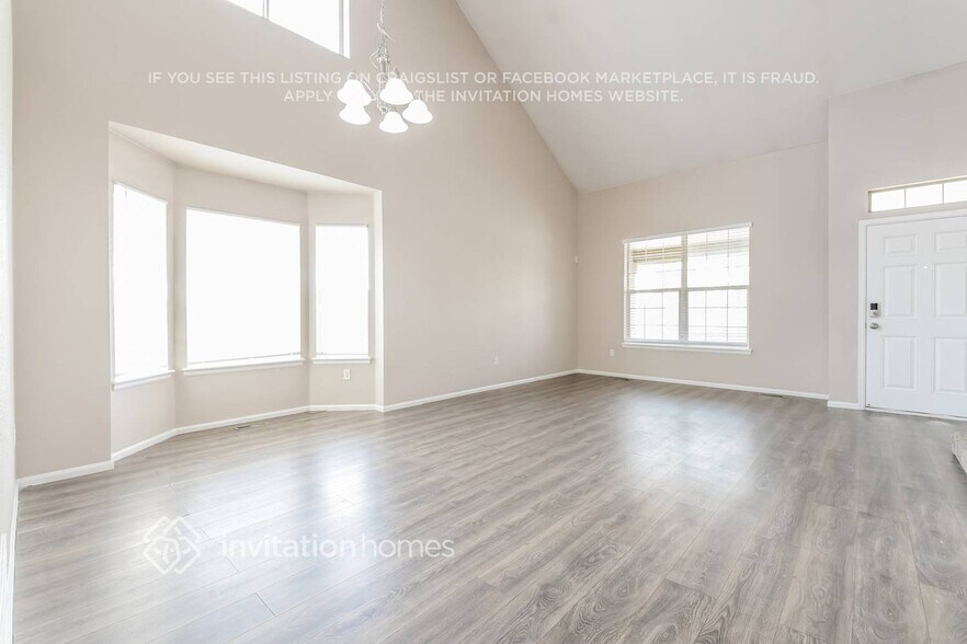 Building Photo - 9500 E 112th Dr