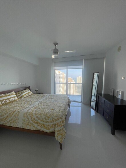 Building Photo - 465 Brickell Ave