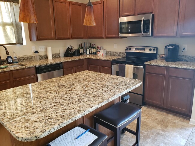 Building Photo - Unfurnished 3 Bedroom 2.5 bath home in The Landing at Mill Creek